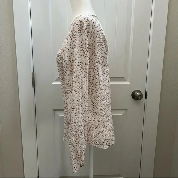 White House Black Market Silk Blouse. Sz 2 - Picture 4 of 6